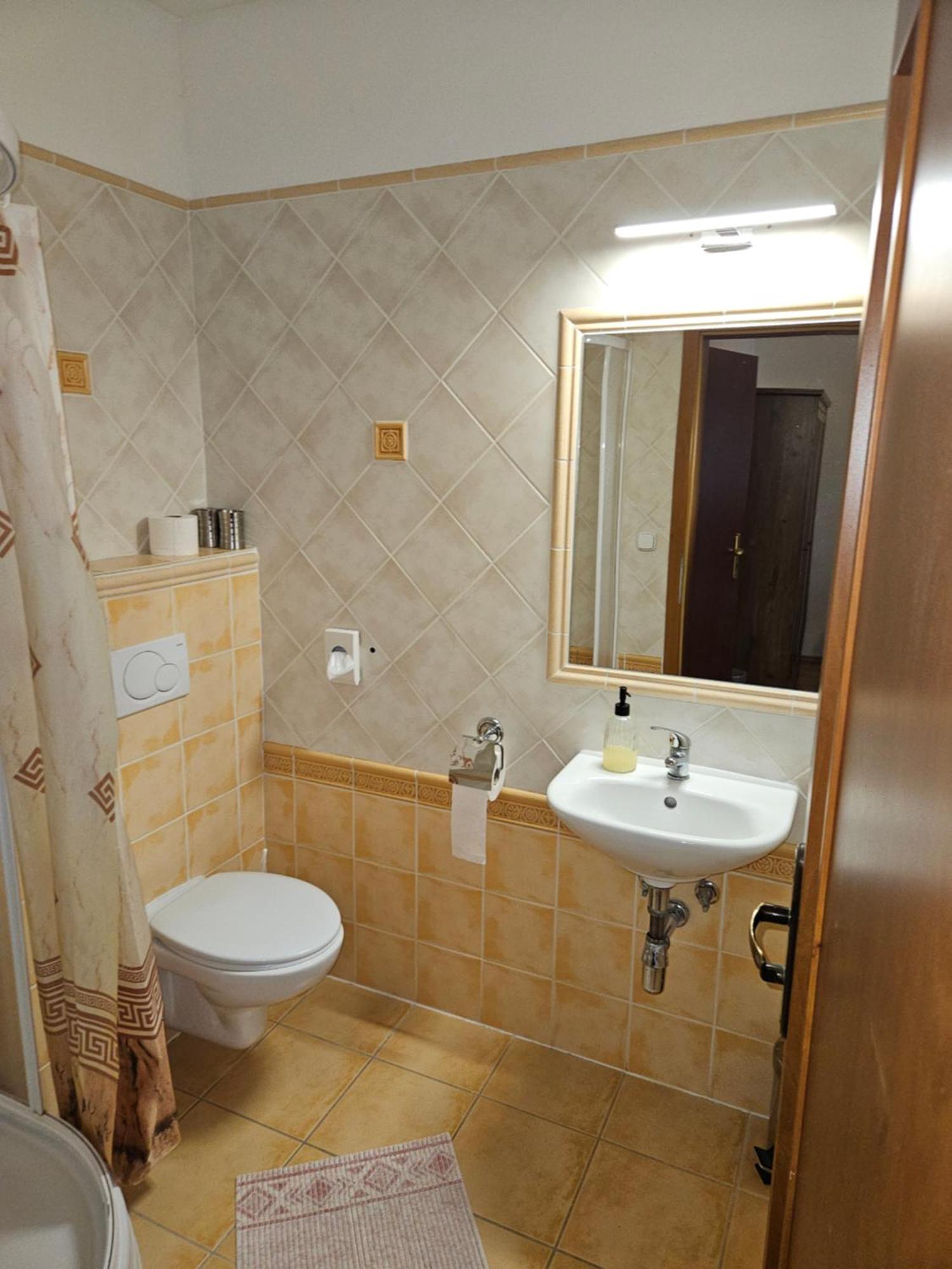 St. Florian Restaurant & Pension Vrakun Екстер'єр фото